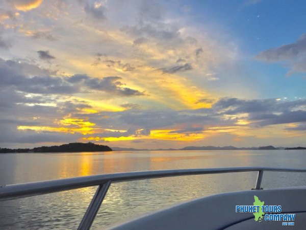 Phi Phi Island Half Day Sunset Plankton Tour