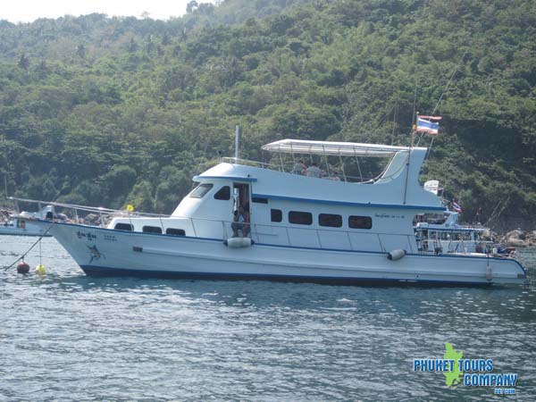 Private Fishing Charter - Raya Island 9-12 Pax